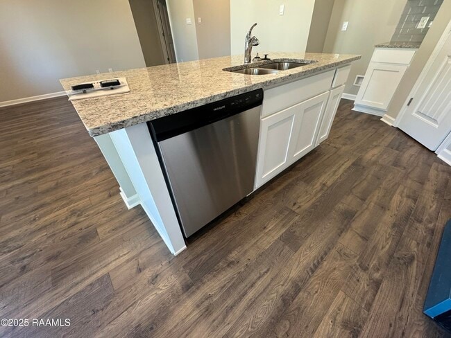 Building Photo - 331 White Pine Dr