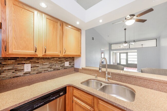 Building Photo - Remodeled Villa in Regent Park, North Naples