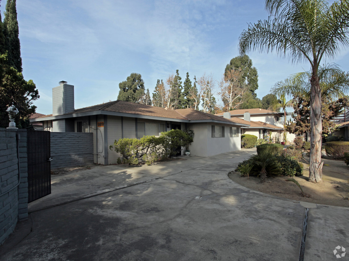 Primary Photo - 9851-9861 Central Ave