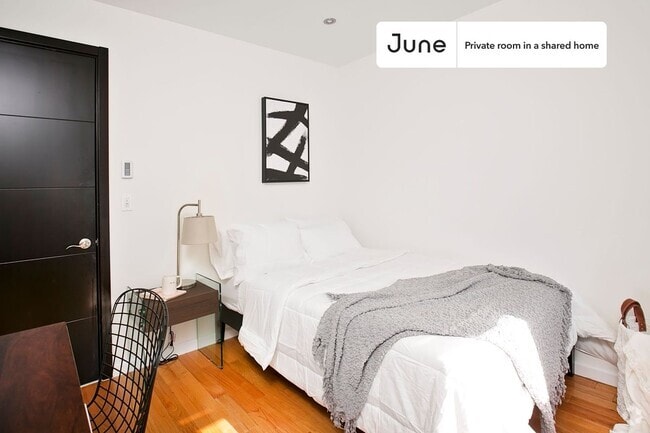 Building Photo - Private bedroom in 6 bed/2 bath Home