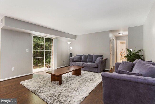 Foto del edificio - 1541 Colonial Dr