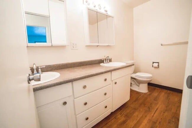 Interior Photo - Laurelwood Estates