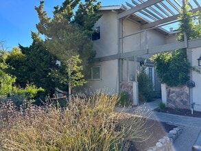 Building Photo - 5348 Elrose Ave