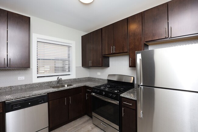 Foto del edificio - 715 W Brompton Ave
