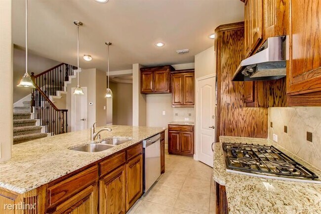 Foto del edificio - 4 br, 3 bath House - 651 Seymour Drive UNIT
