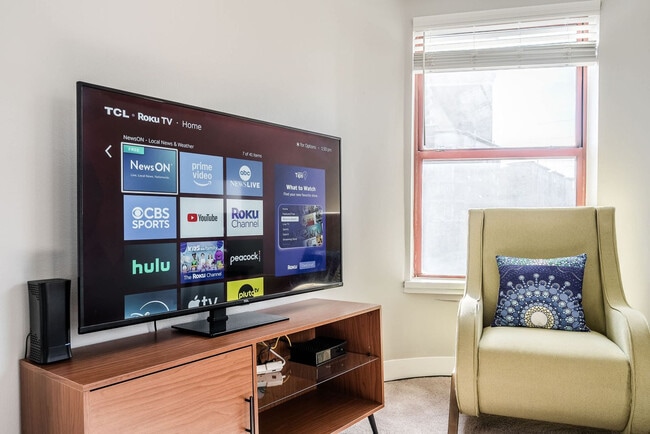 Building Photo - 615 N East St