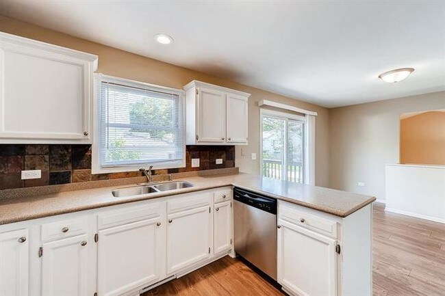 Foto del edificio - 24882 W Forest Dr, Lake Villa, IL, 60046