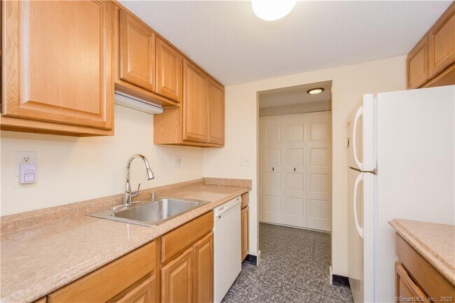 Foto del edificio - 57 Brookwood Dr