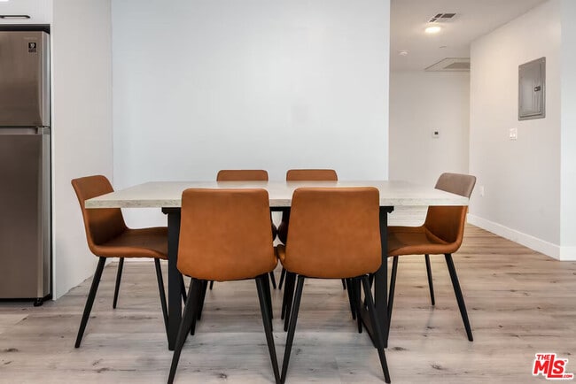 Foto del edificio - 917 S Berendo St