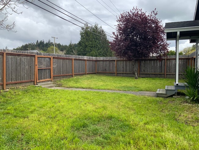 Foto del edificio - 3880 Rohnerville Rd