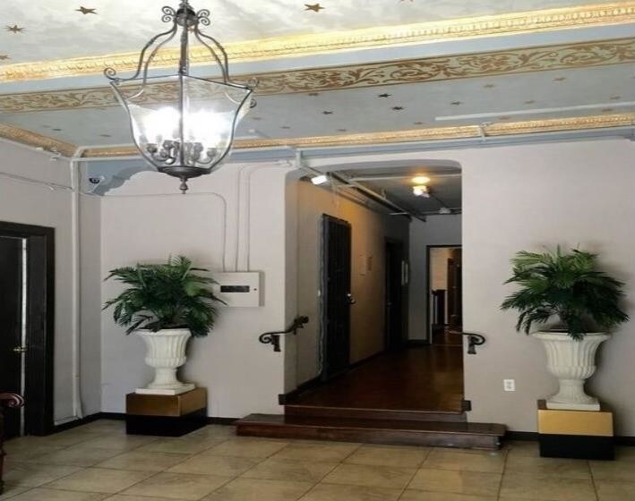 Foto principal - 520 S Mariposa Ave