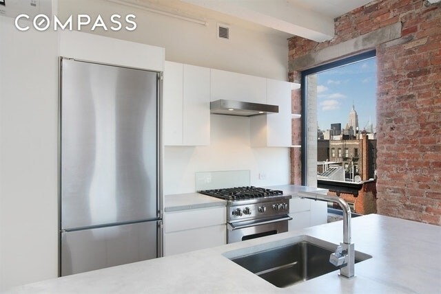 Foto del edificio - 130 E 7th St