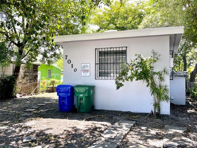Foto del edificio - 7010 NW 4th Ct