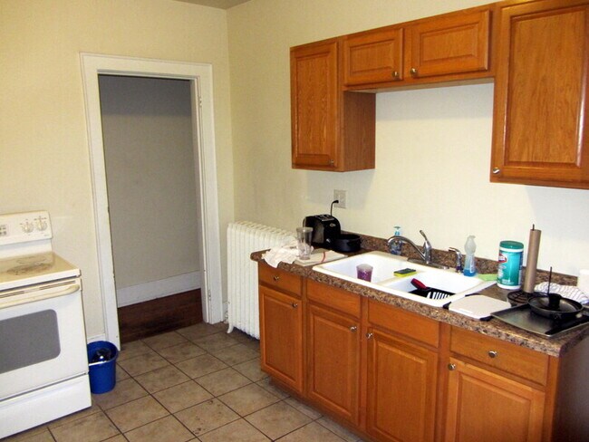 Building Photo - 3031 N Farwell Ave