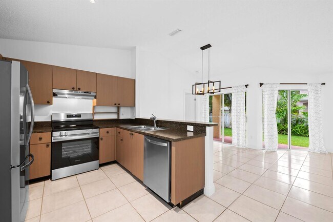Foto del edificio - 9953 NW 9th Ct