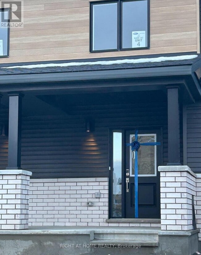 Building Photo - 527 Galanthus Walk