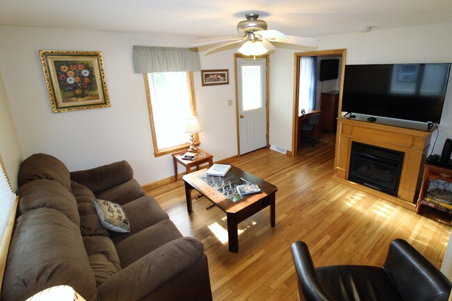 Newly refinished hardwood flooring - 28 Church St