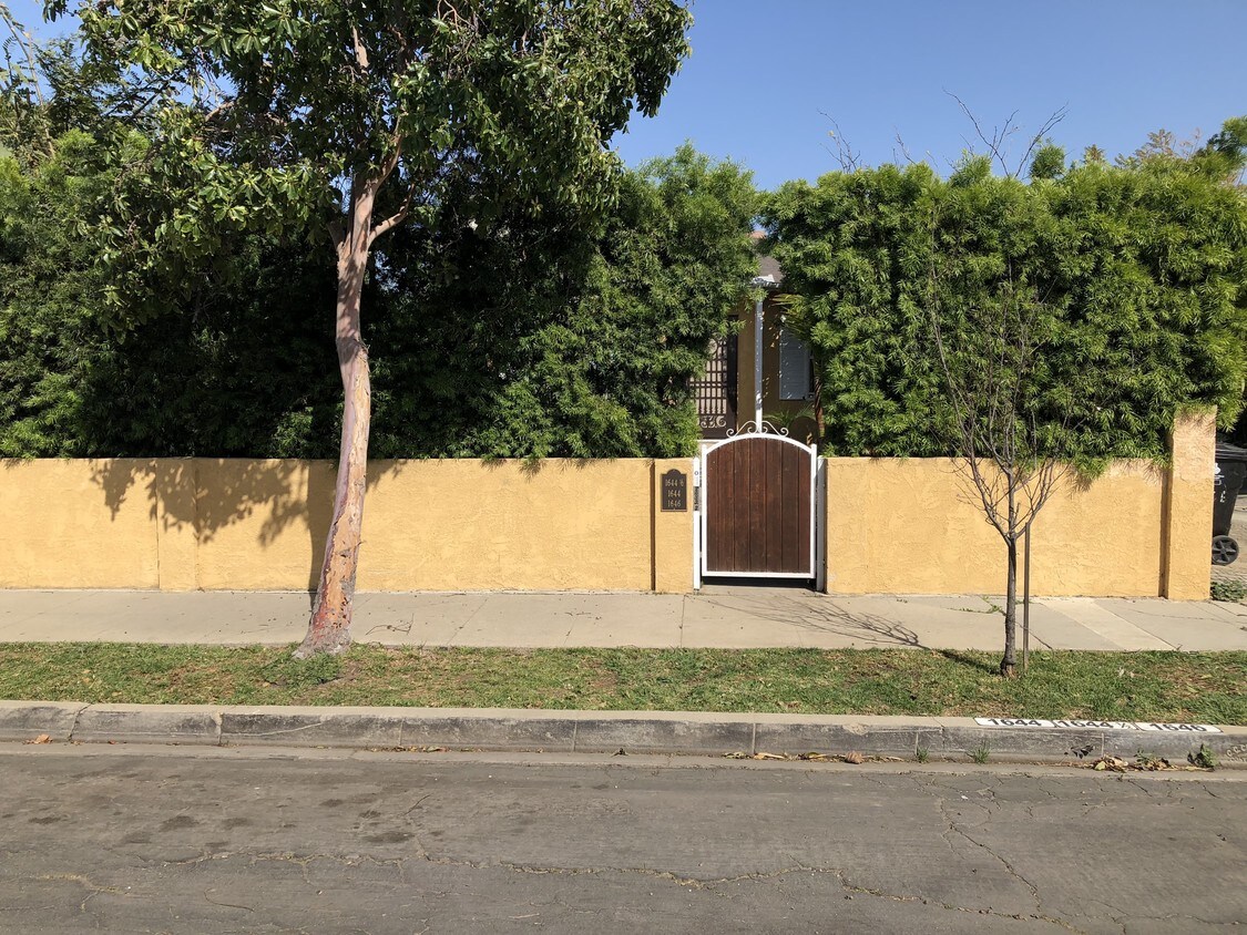 Foto principal - 1644 S Garth Ave