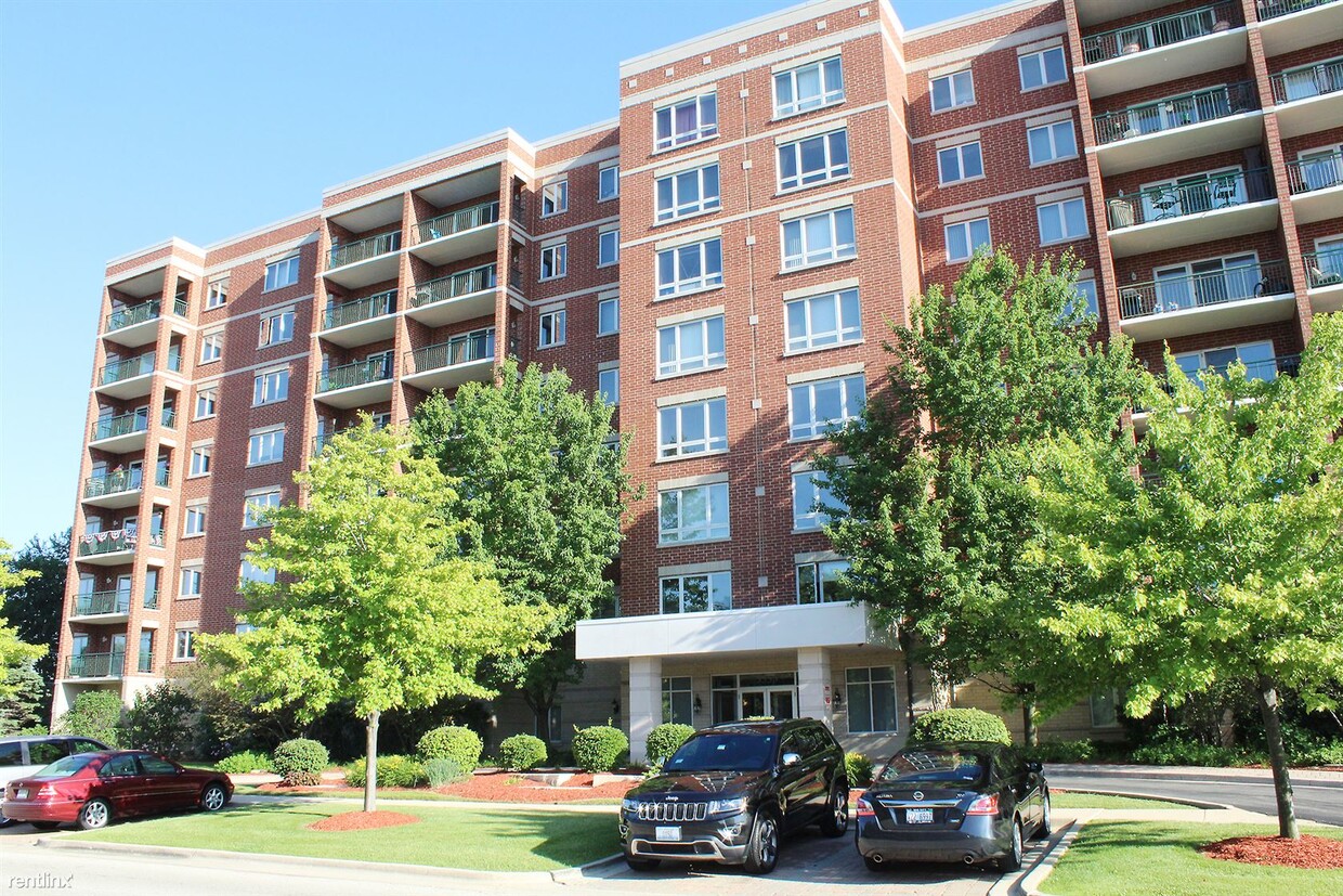 Primary Photo - 5555 N Cumberland Ave