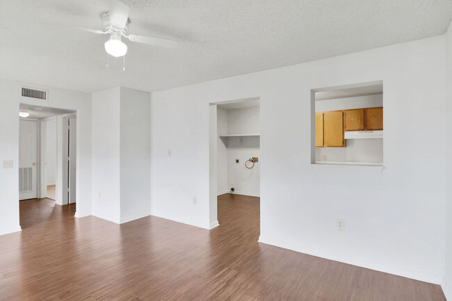 Sala de estar Southwind Place Apartments - Southwind Apartments