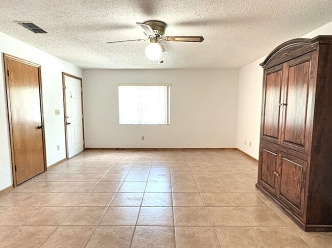 Building Photo - Cozy 2 Bedroom First Floor Condo!