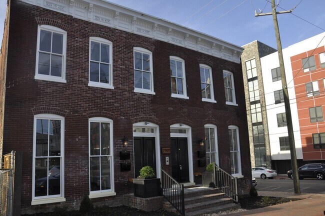 Building Photo - 2101 E Franklin St