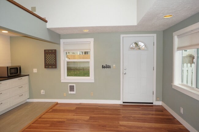 Building Photo - NE Portland updated one bedroom "Jewel"