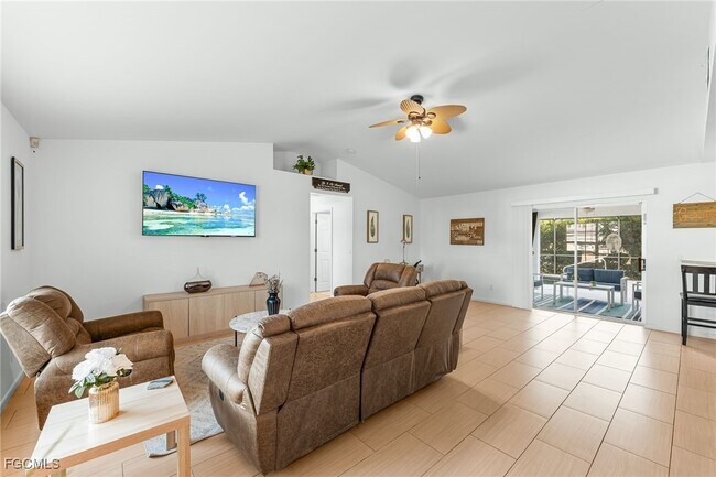 Foto del edificio - 8468 Grove Rd