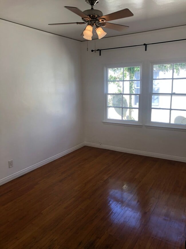 Building Photo - ******* BEAUTIFUL FRENCH NORMANDY STYLE 2BR APARTMENT *******