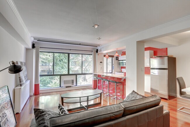 Foto del edificio - 3901 Tunlaw Rd NW