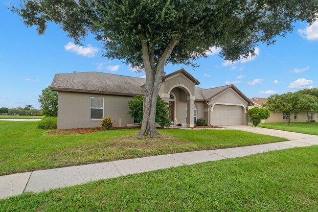 Foto del edificio - Fabulous Home Overlooks Lake