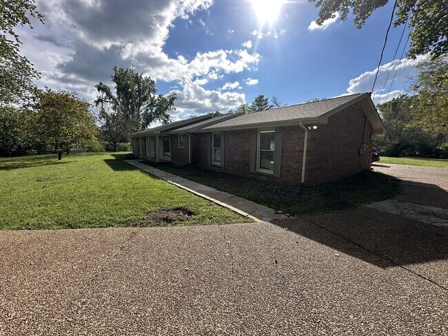 Foto del edificio - 341 Hickory Dr