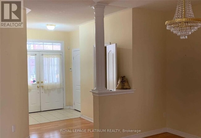 Building Photo - 121 Young Dr