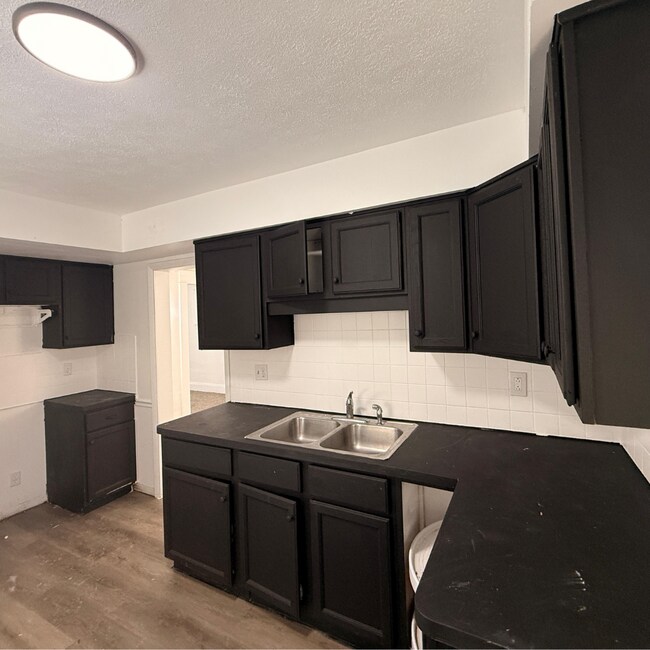 Foto del edificio - 14504 Ardenall Ave