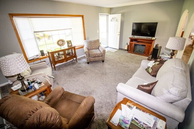 Foto del edificio - 3 bedroom, 1 bath home in Waterloo