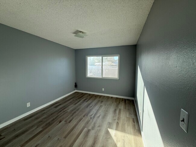 Foto del edificio - 12498 3rd St