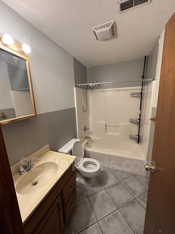 208 S Pacific St, Cape Girardeau, MO 63703 Condo for Rent in Cape