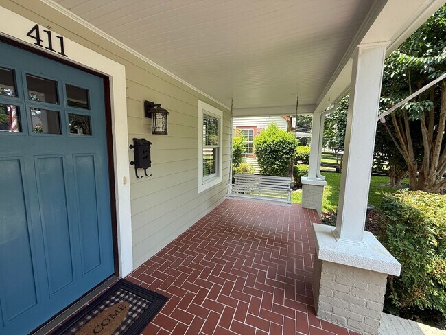 Foto del edificio - Gorgeous 4 Bed, 3 Bath Haymount Home