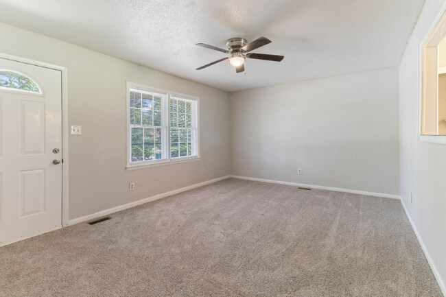 Foto del edificio - 6118 Lexington Dr