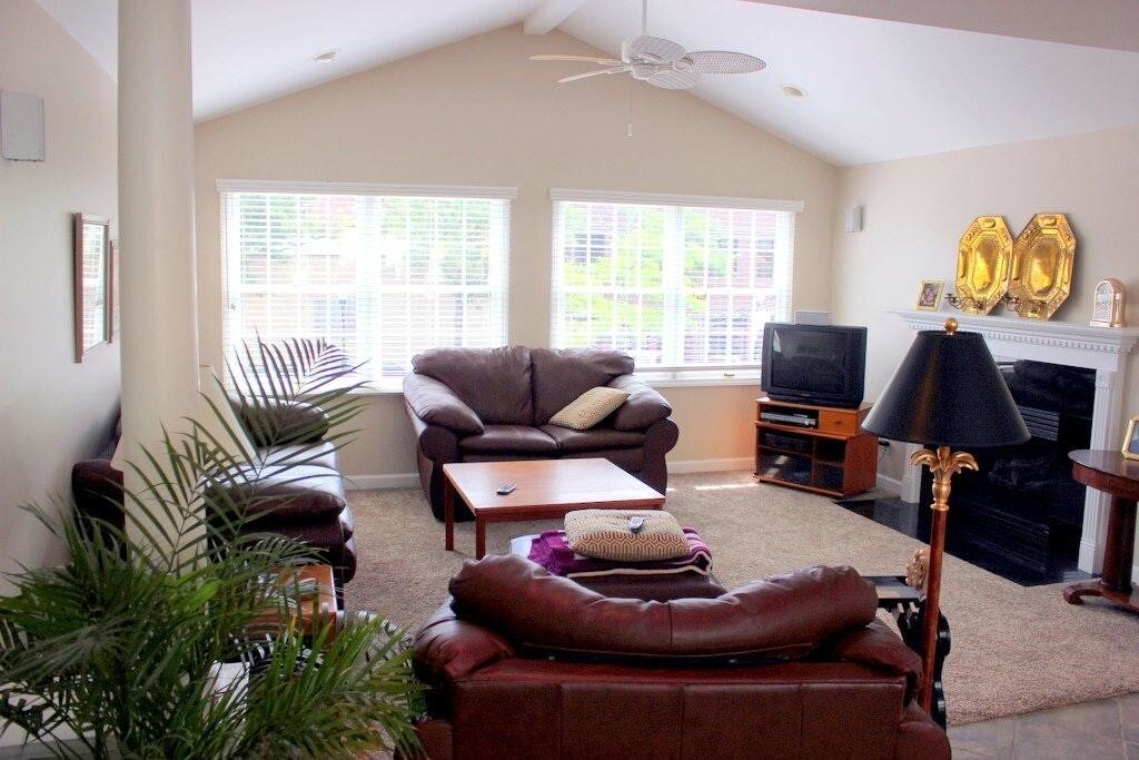 Foto principal - 905 W Ann Arbor Trail