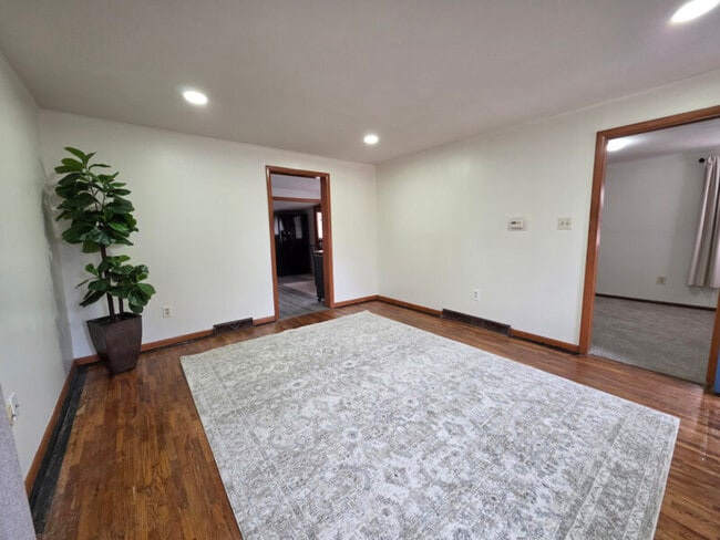 Building Photo - 120 N Iowa Ave