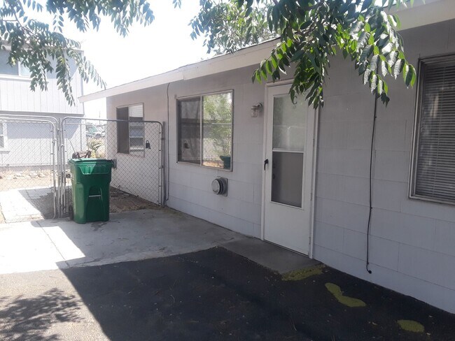 Building Photo - 361 Gould St