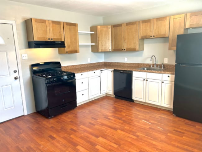 Building Photo - 413 6th Ave