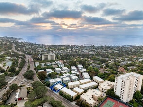 Building Photo - 2400 Torrey Pines Rd
