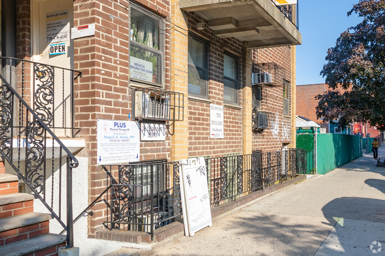 Building Photo - 3728 75th St