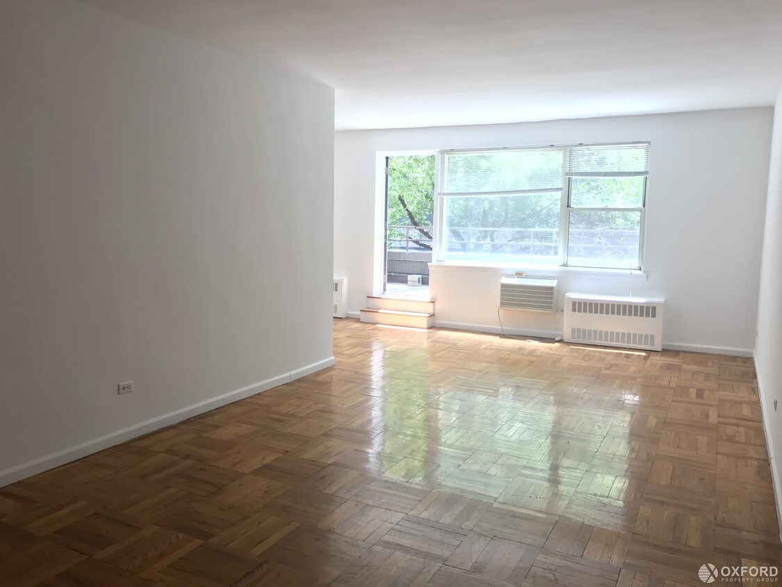 Primary Photo - 170 East 83rd Street