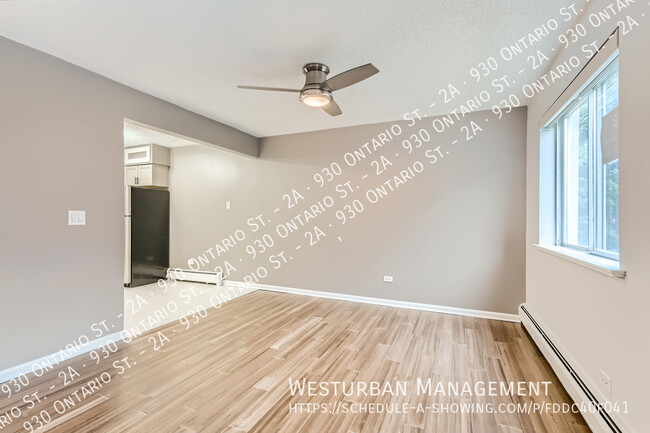 Building Photo - Convenient Living in Downtown Oak Park