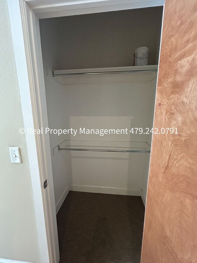 Foto del edificio - $850 MOVE-IN SPECIAL (does not include app...