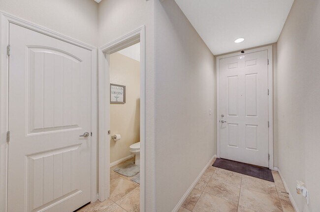 Foto del edificio - Beautifu 2 Story 4 bedrooms 2.5 baths located in Mountain Edge Southwest