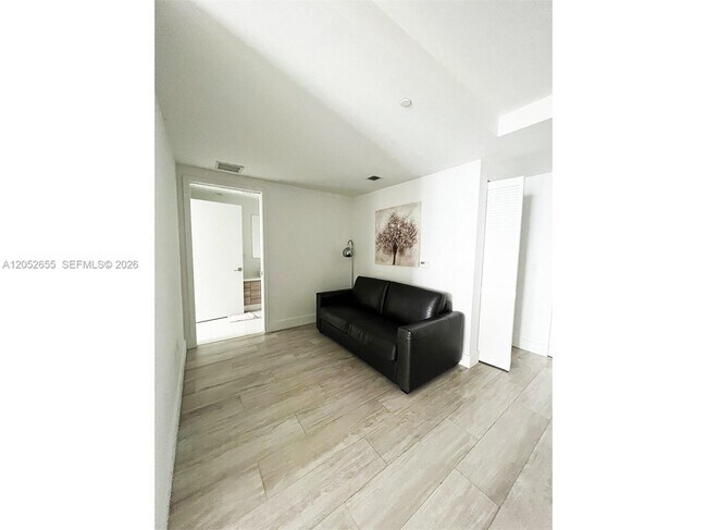 Foto del edificio - 121 NE 34th St